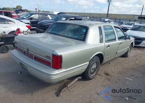 1997 Lincoln Town Car Signature z USA, uszkodzony, nr VIN 01LNLM82W6VY61856